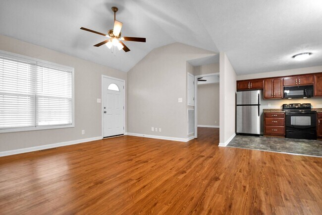 Building Photo - Pet Friendly Three Bedroom with Bonus!