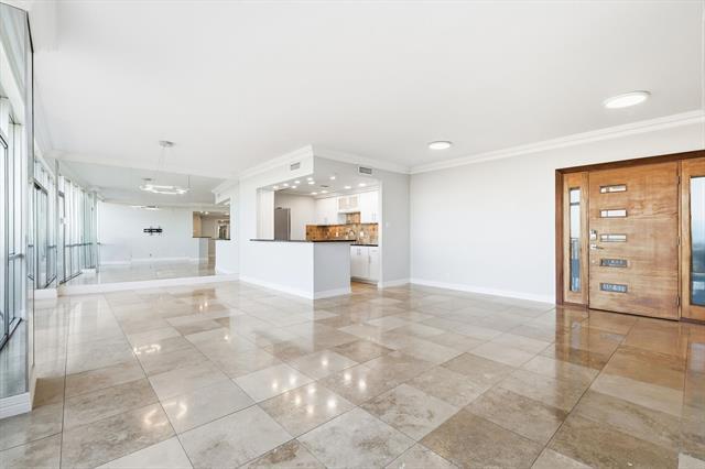 Building Photo - 6211 W Northwest Hwy