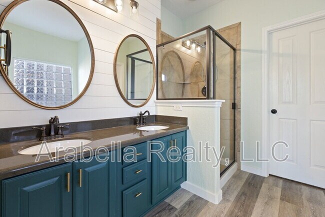 Building Photo - 208 Dove Run