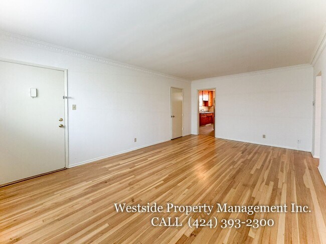 Primary Photo - 244 S Doheny Dr