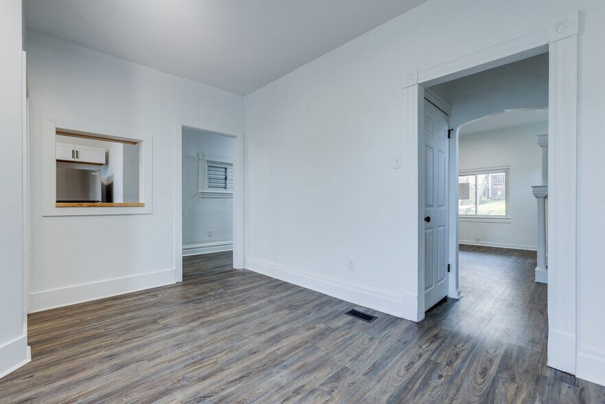 Building Photo - 623 Lillian St