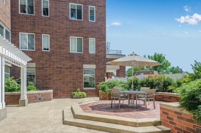 Building Photo - 950 Massachusetts Ave