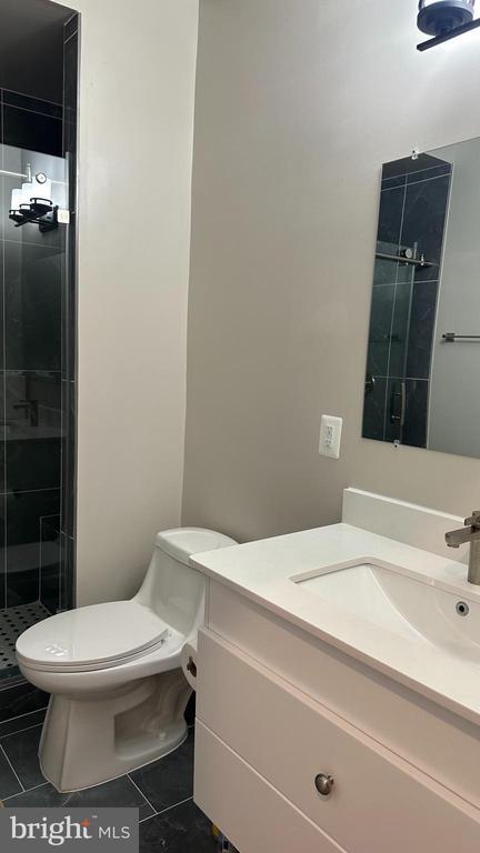 Building Photo - 235 Valley Ave SE