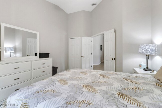 Building Photo - 6773 Southern Oak Ct