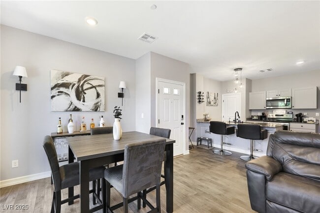 Building Photo - 4202 Lunar Cyn Ave