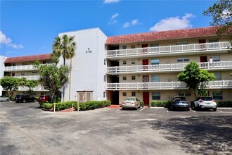 Building Photo - 3776 Inverrary Blvd