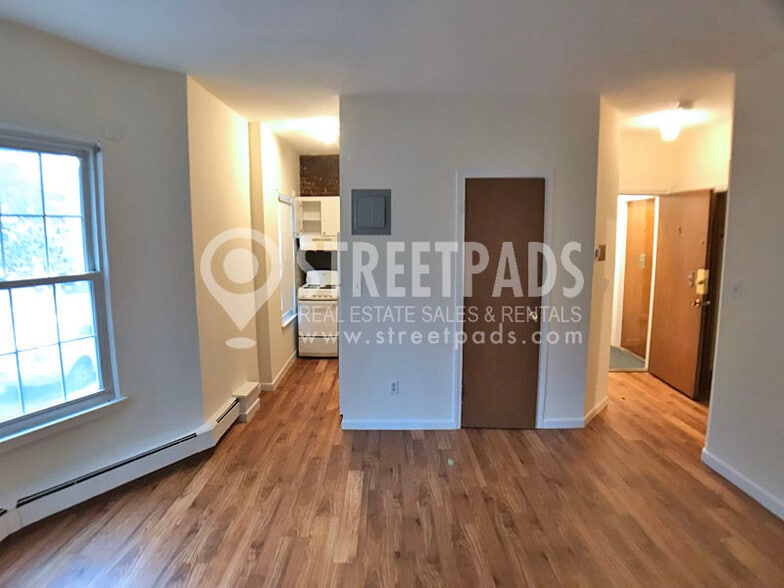 Living room - 78 S Huntington Ave