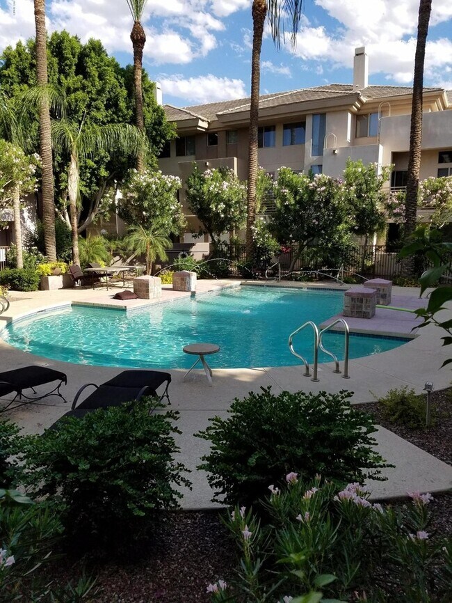 Building Photo - Stunning 2-bedroom 2-bath Condo with a 1 car garage