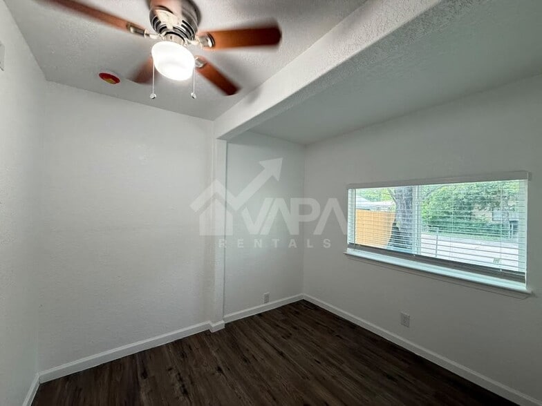 Building Photo - 1026 Flanders Ave