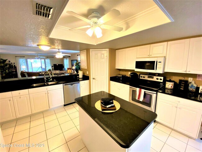 Building Photo - 603 Shorewood Dr