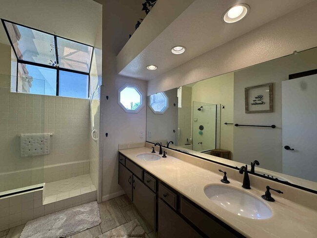 Building Photo - 4 Hermosillo Ln