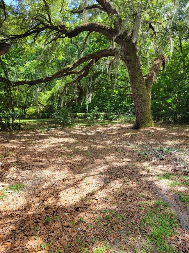 Building Photo - 1 BEDROOM 1 BATH SUITE - MOVE IN SPECIAL 1...