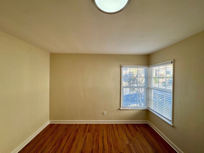 Building Photo - 2636 E Wall St