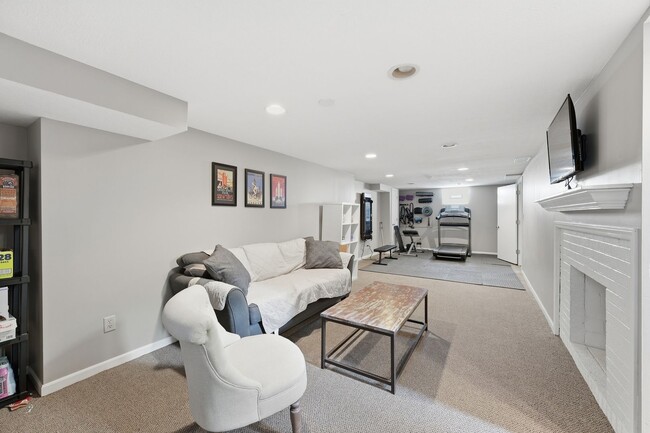 Building Photo - 2088 Zollinger Rd