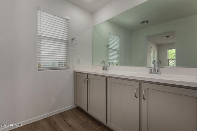 Building Photo - 15142 W Sherman St