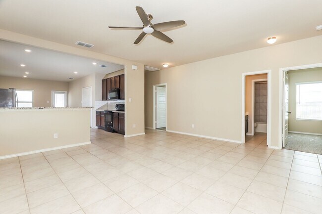 Building Photo - First time rental! 3 bedroom 2 bathroom- Less than 10 miles from Randolph AFB!