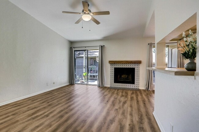 Building Photo - 700 Thicket Ln
