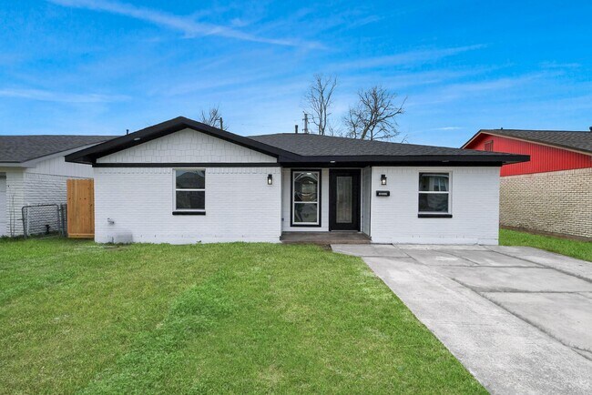 Building Photo - 10114 Fairfax St