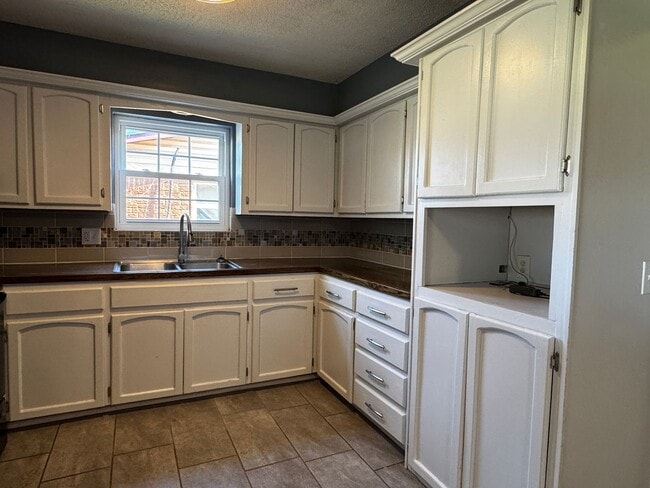 Building Photo - 3028 NE Pioneer Blvd