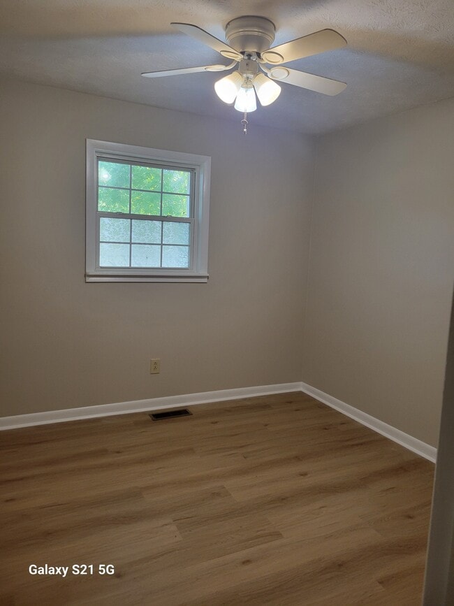 Building Photo - 253 Ivanhoe Ln