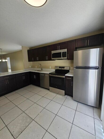 Building Photo - 4876 Orleans Ct