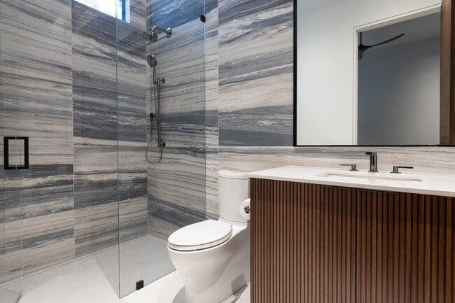 Building Photo - 1221 Richmond Rd