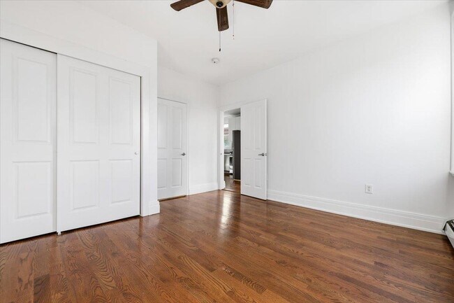 Building Photo - 76 Bowers St