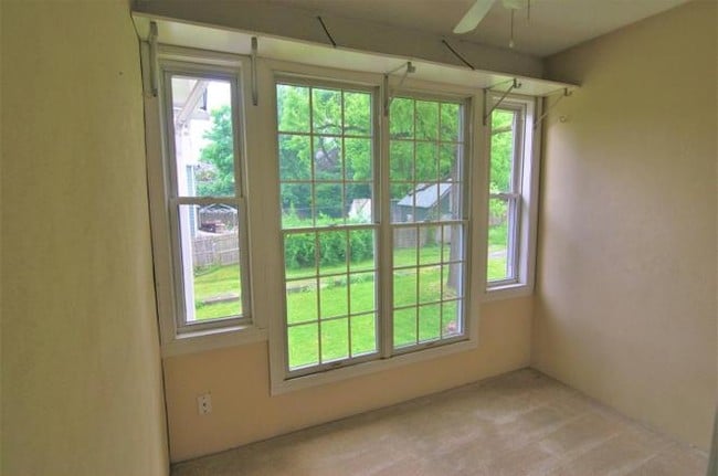 sunroom - 322 N 7th St