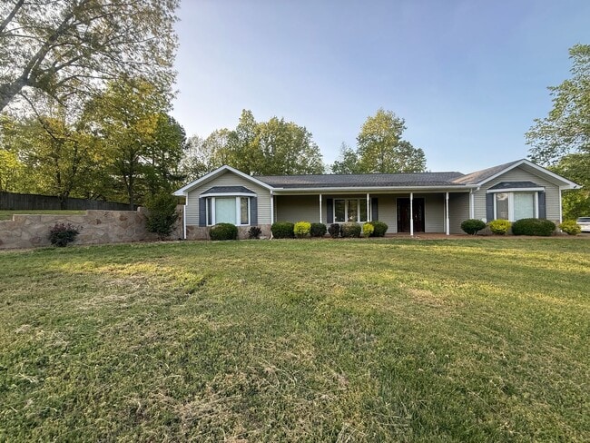 Building Photo - Spacious House in Draffenville
