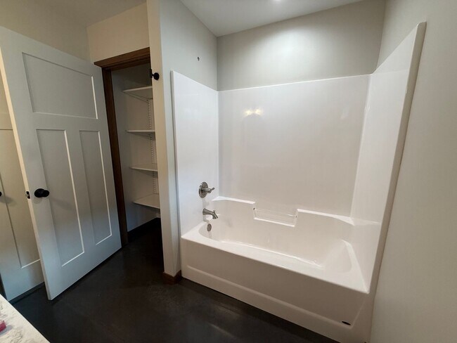 Building Photo - 115 4th St SW