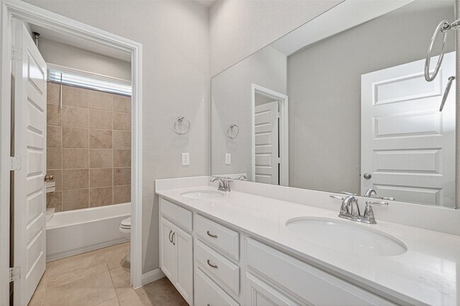 Building Photo - 3103 Little Gem Ln