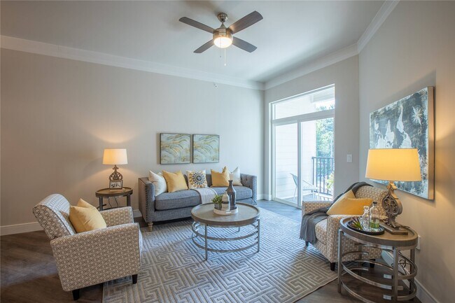 Building Photo - 226 E Lockwood Ave