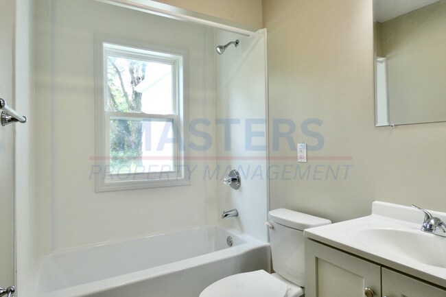 Building Photo - 5133 Adella St