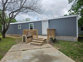 Building Photo - 723 Alamo St