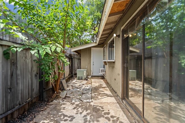 Building Photo - 2809 Parker Ln