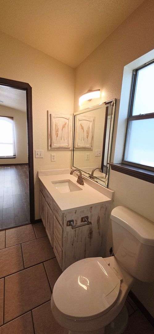 Building Photo - Adorable 3 bedroom, 2 bath apartment in East El Paso!