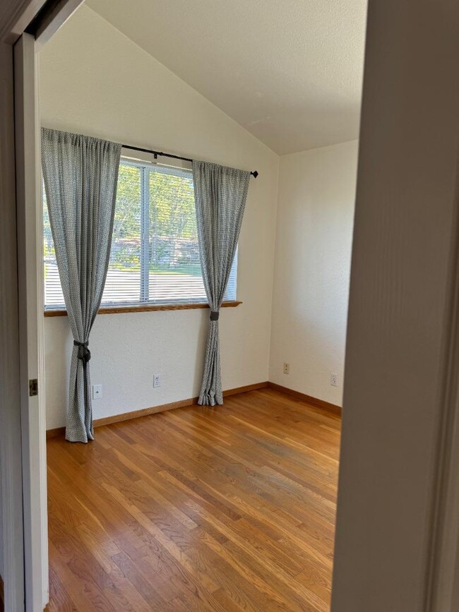 Building Photo - 12283 Woodside Dr