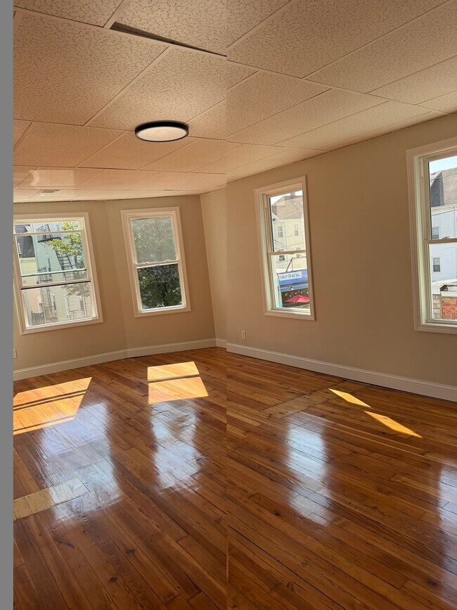 Building Photo - 1653 Acushnet Ave