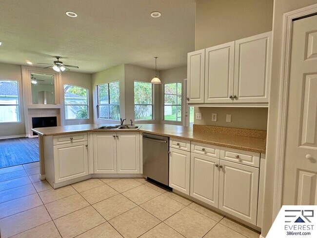 Building Photo - 7 Waywell Pl