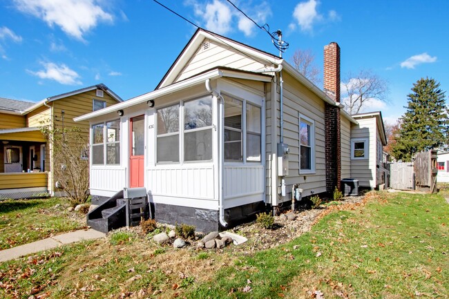 Building Photo - Two Bedroom, Single Family Home