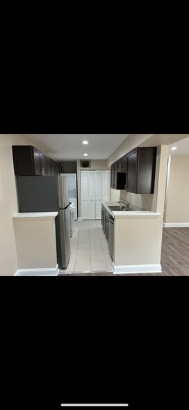 Building Photo - 469 North Cambridge Drive