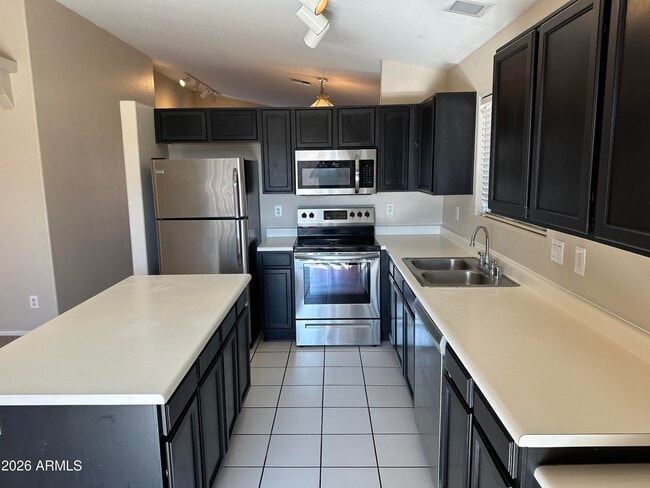 Building Photo - 3057 W Cat Balue Dr