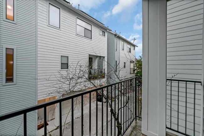 Building Photo - 1434 Ennis St