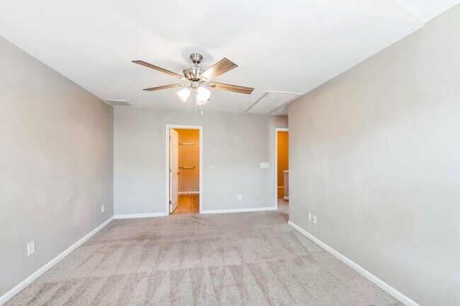 Building Photo - Spacious 3BR Townhome in Apex