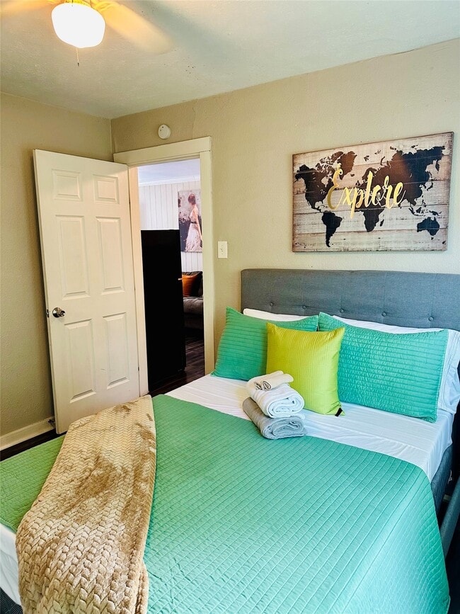 Building Photo - 4210 Ennis St