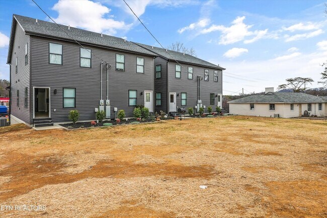 Building Photo - 8306 Lobelia Ln