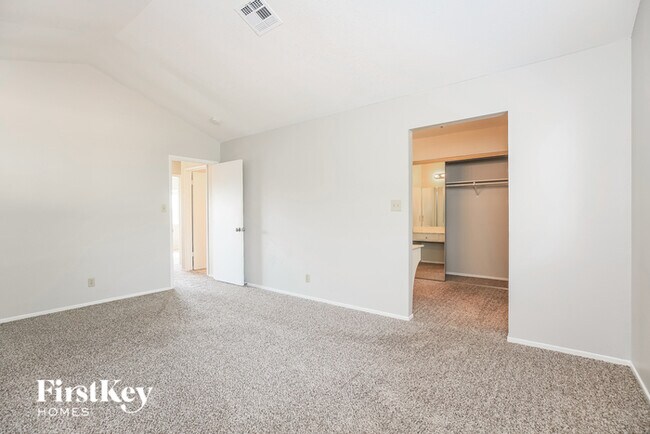 Building Photo - 3775 Duneville St