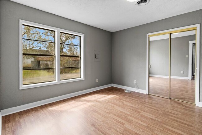 Building Photo - 401 Gates Rd