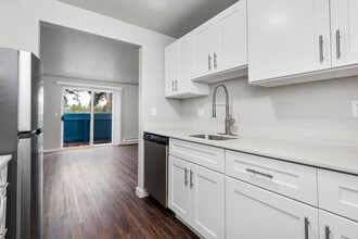 Building Photo - The Westmont