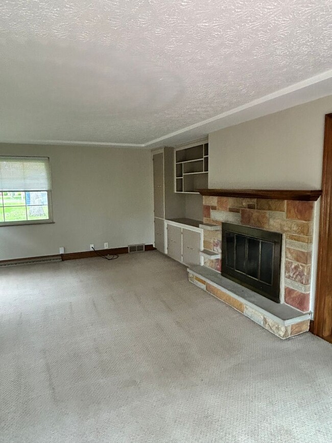 Building Photo - Three Bedroom, Single-Family Home